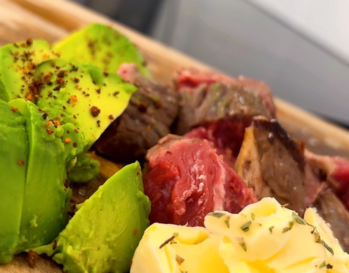 Lomo, palta y mantequilla: comer de verdad sin pasar hambre